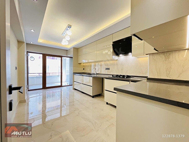 *MUTLUDAN SÜPER LÜX ÖVEÇLERDE ASANSÖRLÜ ARAKAT GENİŞ 3+1+2BANYO - Görsel 3