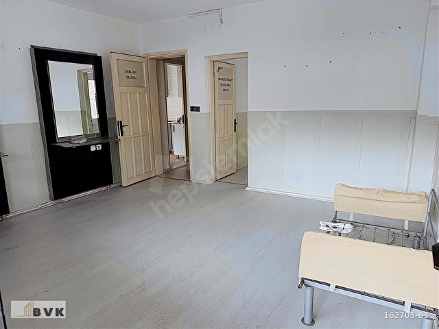 Urla Merkez Kiralık Tabela Değeri Yüksek 2+1 İşyeri veya Daire - Görsel 4