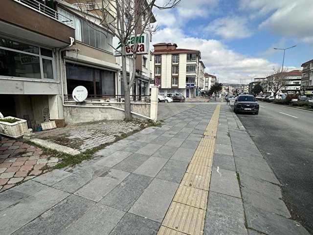 GÖLBAŞINDA CADDE ÜZERİ BAHÇE KULLANIM ALANLI KİRALIK DÜKKAN - Görsel 3