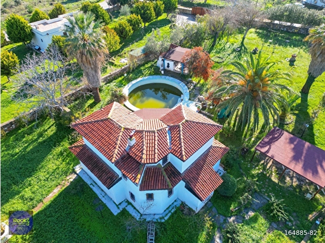 Bozcaadada Müstakil Havuzlu 2.050 m² İspanyol Tarzı Bağ Evi - Görsel 3