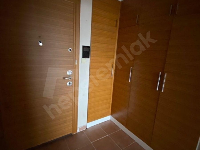 ATAY’DAN ZEYTİNBURNU  TRAMVAY YANI AKEVLER SİT. DENİZ GÖRÜR,DEKORASYONLU 125m2 10.KAT 12.500.000 tl - Görsel 12