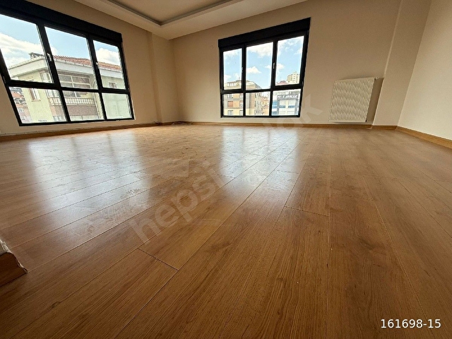 KOZYATAĞI SATILIK 3+1 DOKUZ YILLIK SİTE İÇİNDE DAİRE