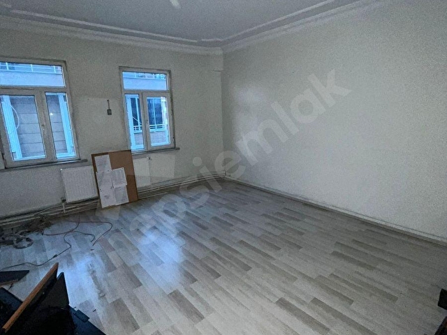 BAĞCILAR DAĞYOLU CADDE ÜSTÜ 240m2 KİRALIK OFİS - Görsel 12