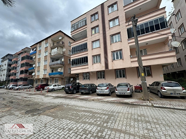 KAFKAS EMLAKTAN YUNUS EMRE MAHALLESİNDE 2+1 KİRALIK DAİRE