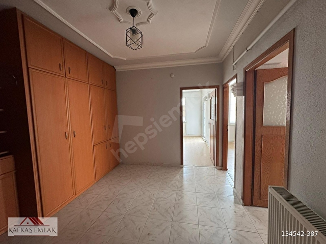 KAFKAS EMLAKTAN YUNUS EMRE MAHALLESİNDE 2+1 KİRALIK DAİRE - Görsel 9