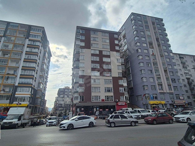 İVEDİK CADDESİ ÜZERİNDE MERKEZİ LOKASYON SATILIK 3+1 DAİRE