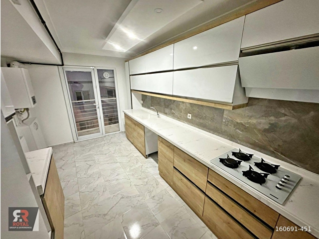 GÜZELYAKADA YENİ BİNADA ÖN CEPHE ASANSÖRLÜ İSKANLI DAİRE!