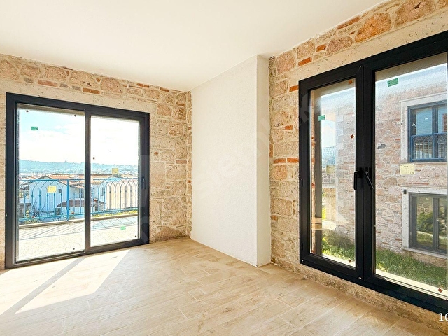 Cunda Adası’nda Satılık, Denize 100 Metre Mesafede Sıfır, Lüks, Taş Villa - Görsel 18