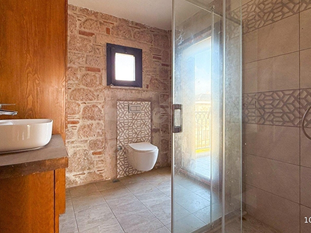 Cunda Adası’nda Satılık, Denize 100 Metre Mesafede Sıfır, Lüks, Taş Villa - Görsel 8