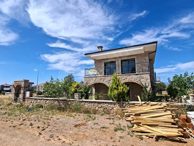 Cunda Adası’nda Satılık, Denize 100 Metre Mesafede Sıfır, Lüks, Taş Villa - Görsel 25
