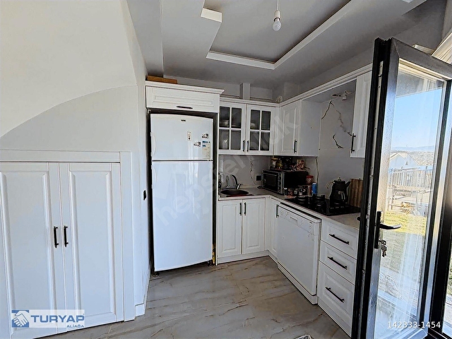 YENİFOÇADA HAVUZLU EMSALSİZ FIRSAT SATILIK 3+2 VİLLA - Görsel 4