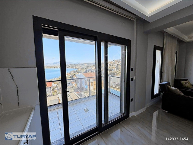 YENİFOÇADA HAVUZLU EMSALSİZ FIRSAT SATILIK 3+2 VİLLA - Görsel 12