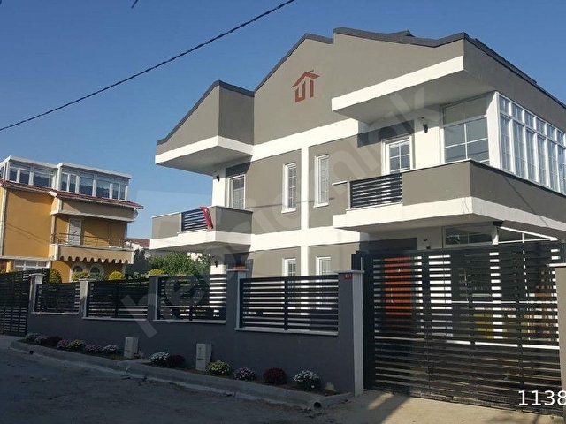 SİLİVRİ BİZİMKÖYDE 4+1 SATILIK 131 M2 ARSA İÇİNDE 126 M2 SIFIR TRİPLEKS VİLLA.......