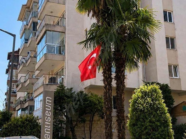 Zekeriyaköy Acarlarda | Merkezi Konumda | Bakımlı 4+1
