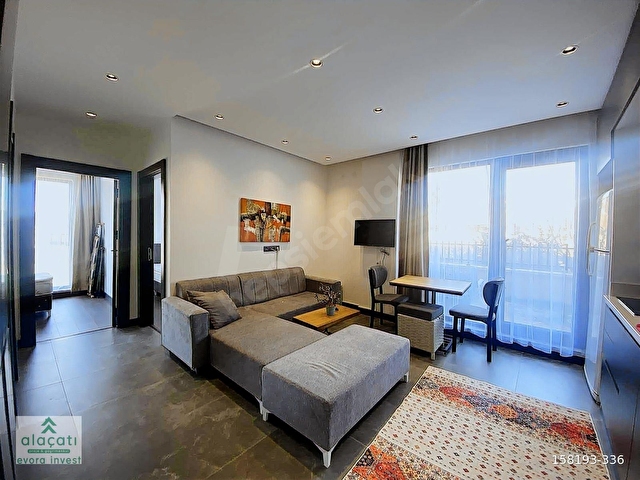 alaçatıdan , 2+1 GENİŞ BAHÇE KULLANIMLI EŞYALI SATILIK DAİRE