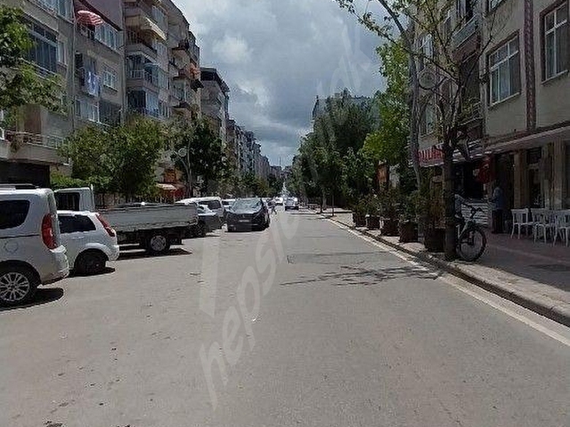 GENÇLİK CADDESINDE SATILIK - Görsel 18