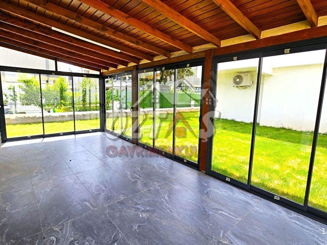 Seferihisar Cumhuriyet Mahallesinde Özel Havuzlu Müstakil Villa - Görsel 6
