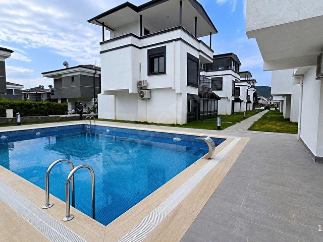Seferihisar Cumhuriyet Mahallesinde Özel Havuzlu Müstakil Villa