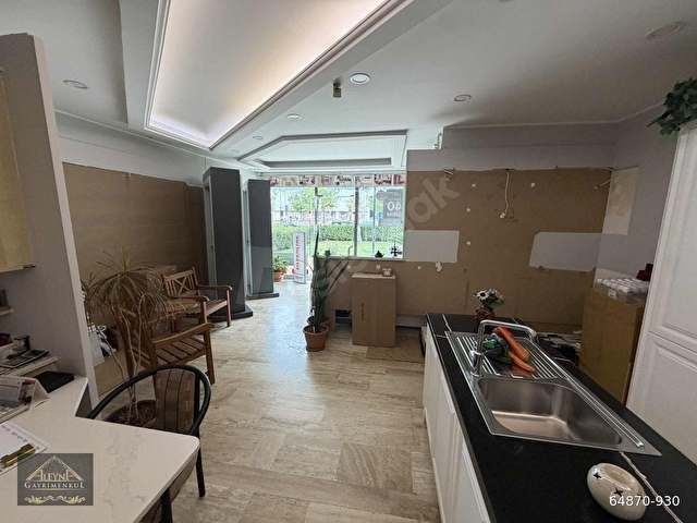 AGORA AVM KARŞISINDA MİTHAT PAŞA CADDE ÜZERİNDE SATILIK DÜKKAN - Görsel 3