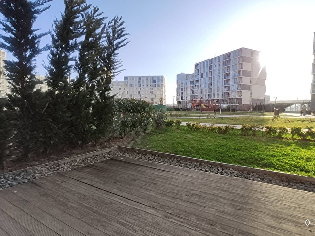 EMLAK KONUT BAŞAKŞEHİR EVLERİ 1�DE SAHİBİNDEN BAHÇE KAT 2+1 KÖŞE 0