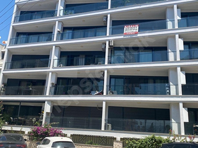 Bostanlı da deniz manzaralı 6 yıllık binada e. banyolu 3+1 - Görsel 2