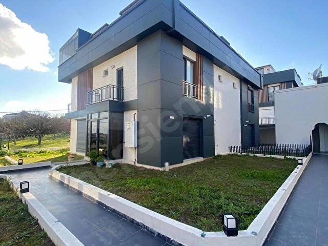AVCILAR FİRUZKÖY İREN KONAKLARINDA 5+2 LÜKS VİLLA