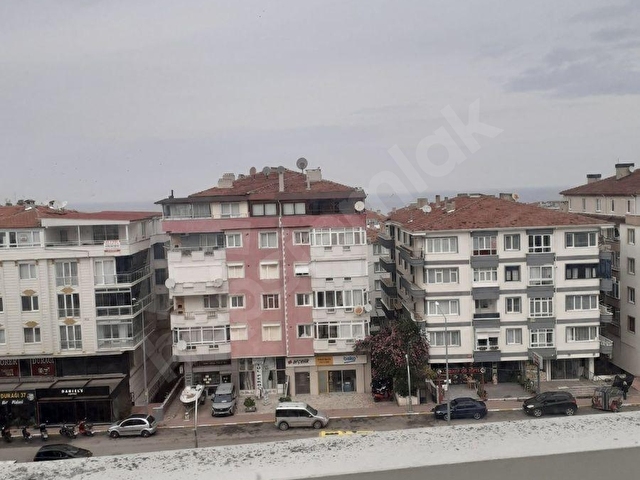 MARMARANIN İNCİSİ ÇINARCIK MERKEZİNDE TEK TAPULU ALT VE ÜST İKİ AYRI 3+1 DENİZ GÖREN KOMBİLİ DAİRE
