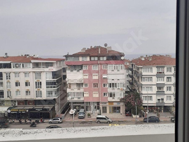 MARMARANIN İNCİSİ ÇINARCIK MERKEZİNDE TEK TAPULU ALT VE ÜST İKİ AYRI 3+1 DENİZ GÖREN KOMBİLİ DAİRE - Görsel 5