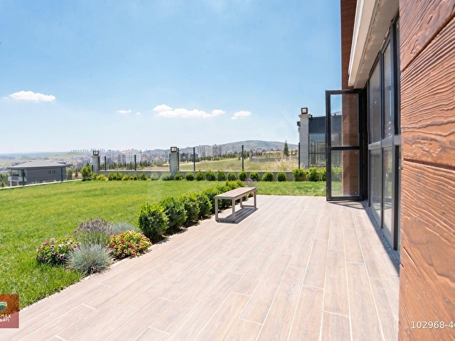 Yeni Bağlıca Lüks Satılık 4+1 Köşe Villa / REMAX ENBATI