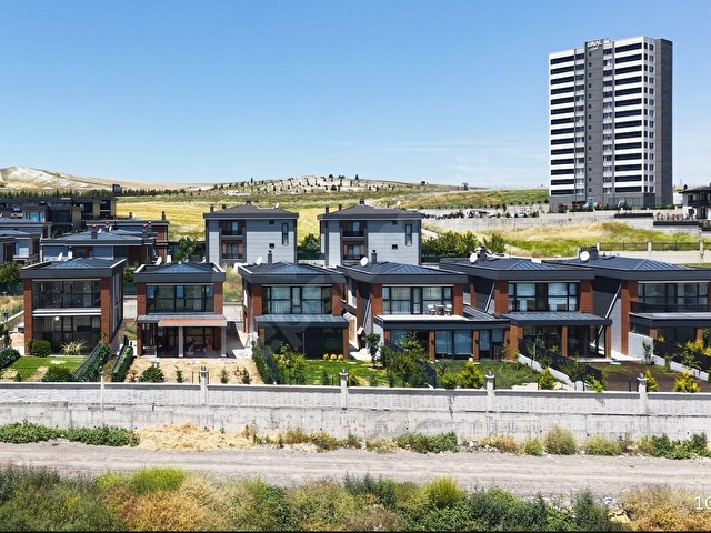 Yeni Bağlıca Lüks Satılık 4+1 Köşe Villa / REMAX ENBATI - Görsel 2