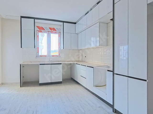 PİRİREİS MAHALLESİNDE 3+1 ZEMİNDEN ISITMA SATILIK DAİRE - Görsel 5