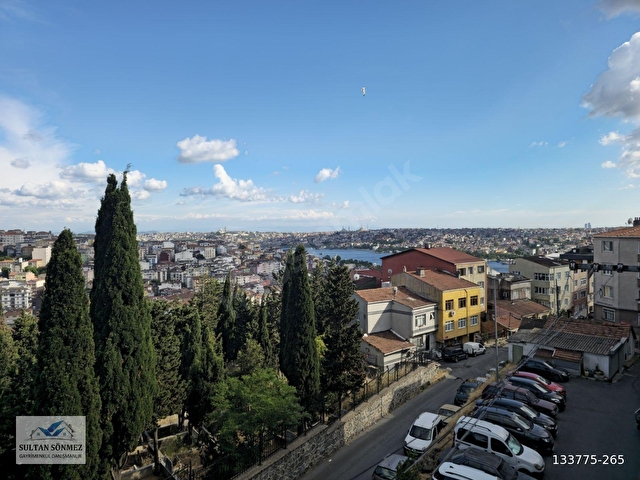 SULTAN SÖNMEZDEN HALİÇ MANZARALI BALKONLU GENİŞ 2+1 DAİRE