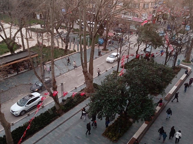 İZMİT YENİCUMA CAMİ KARŞISI YÜRÜYÜŞ YOLU ÜZERİNDE - Görsel 2