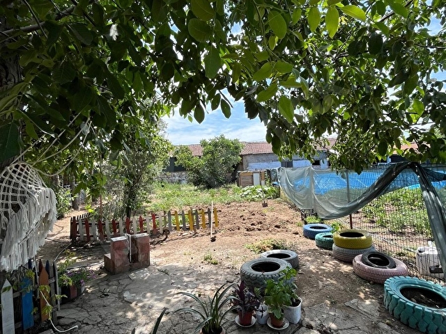 Satılık ev samanlık bahçe - Görsel 14