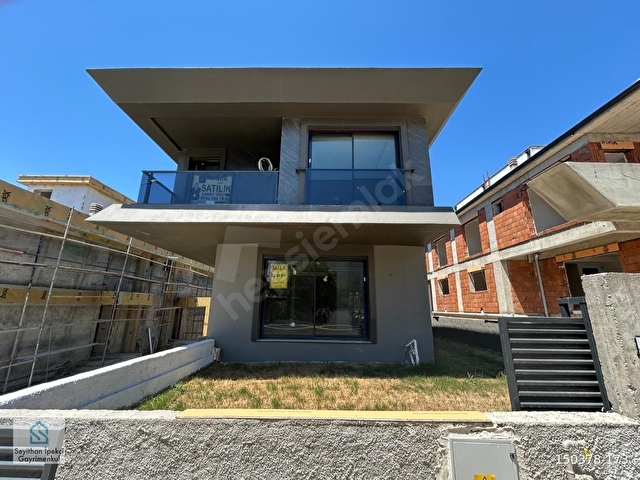 Necat Hepkon Mahallesinde Lüks 4+2 Villa