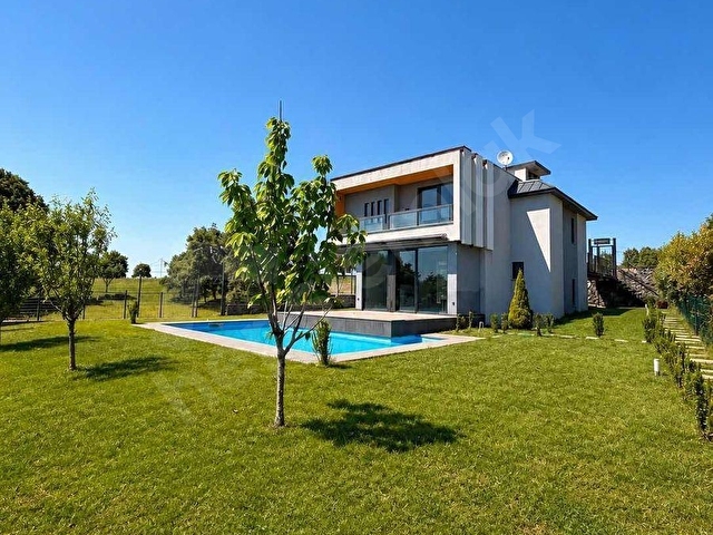 TEPEÖRENDE ÖZEL HAVUZLU, SİTE İÇİNDE LÜKS 4+1 VİLLA