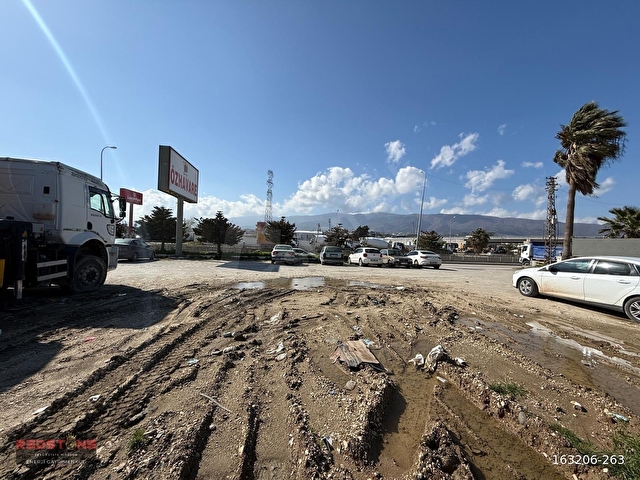 ANTAKYA HONDA KAVŞAĞI’NDA E-5 CEPHELİ 5.009 m² SATILIK TİCARİ ARSA