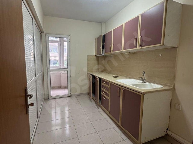 Kozyatağı E-5 Metro durağı yakını 5 odalı 145m2 ofis daire - Görsel 4