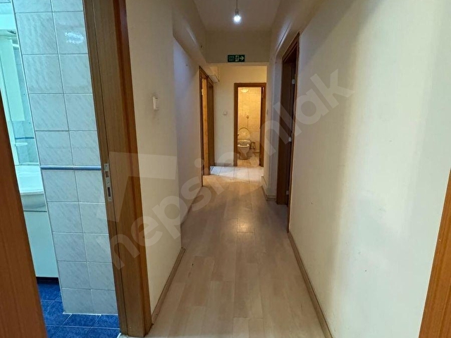 Kozyatağı E-5 Metro durağı yakını 5 odalı 145m2 ofis daire - Görsel 14