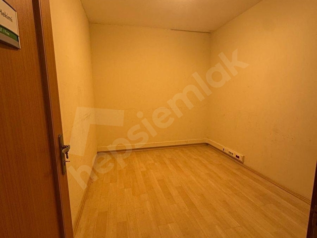 Kozyatağı E-5 Metro durağı yakını 5 odalı 145m2 ofis daire - Görsel 8