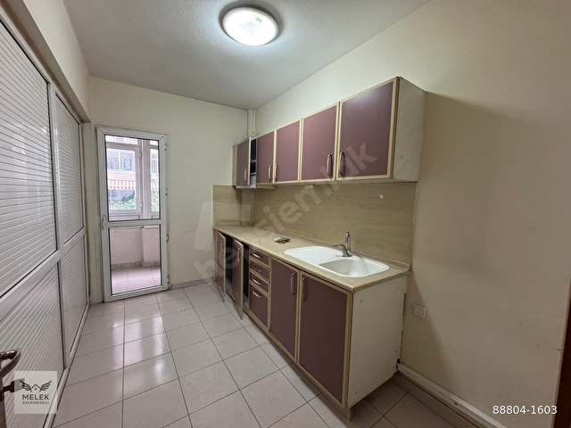 Kozyatağı E-5 Metro durağı yakını 5 odalı 145m2 ofis daire - Görsel 3