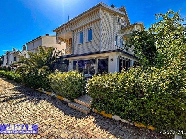 ARMAXDAN FIRSAT YENİÇİFLİKTE 5+1 MUHTEŞEM HAVUZLU VİLLA...