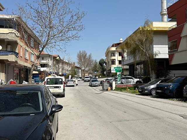SELÇUK EMLAKTAN VEDAT DALOKAY BAYRAKLI SOKAK ÇANKAYA EVİNİN KARŞISINDA MANZARALI ORTA KAT KOMBİLİ - Görsel 3