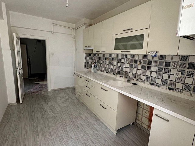 SELÇUK EMLAKTAN VEDAT DALOKAY BAYRAKLI SOKAK ÇANKAYA EVİNİN KARŞISINDA MANZARALI ORTA KAT KOMBİLİ - Görsel 2