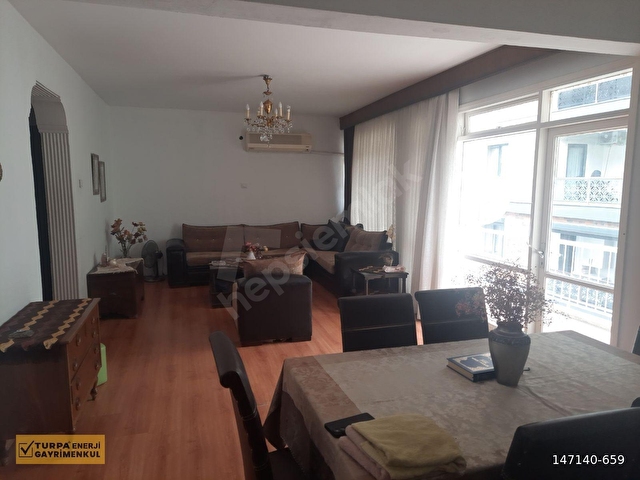 Karşıyaka Çarşı Paralel Sokağında Satılık 148 M2 3+1 Daire - Görsel 2