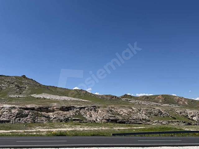 GÖREME AVANOSYOLU ANA ASFALTA SIFIR 2.193 M2 SATILIK ARAZİ