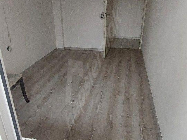 İZMİT ŞEHİR MERKEZİNDE  E-5 GÜZERGAHINA YAKIN DENİZ MANZARALK KİRALIK DAİRE - Görsel 6