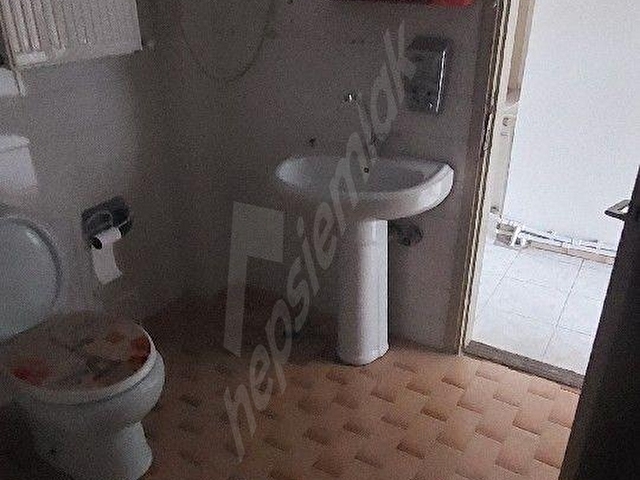 İZMİT ŞEHİR MERKEZİNDE  E-5 GÜZERGAHINA YAKIN DENİZ MANZARALK KİRALIK DAİRE - Görsel 12