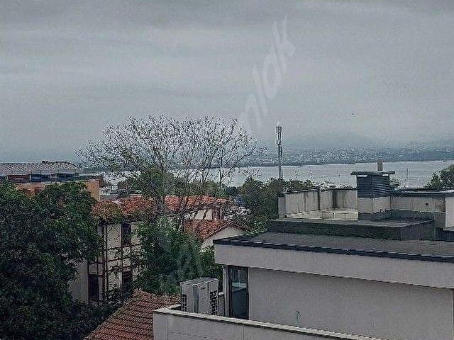 İZMİT ŞEHİR MERKEZİNDE  E-5 GÜZERGAHINA YAKIN DENİZ MANZARALK KİRALIK DAİRE