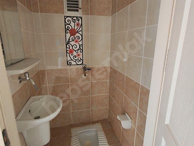AKBULUT GAYRİMENKULDEN KURTULUŞ MAHALLESİNDE ESKİ TOKİDE KİRALIK 2+1 DAİRE - Görsel 22